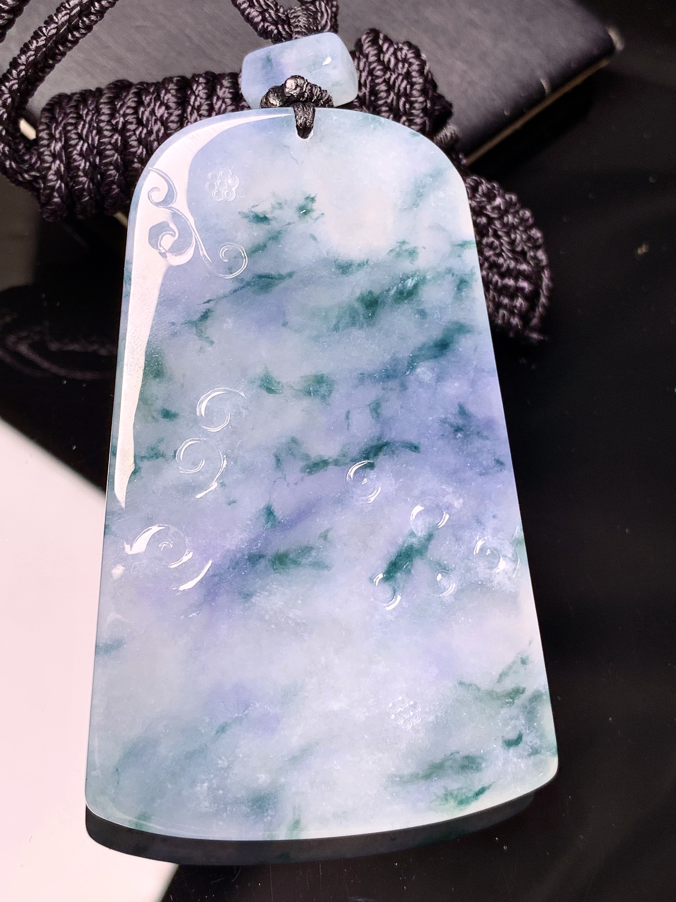 飘花观音菩萨吊坠 玉质细腻 色泽艳丽清新 水润亮眼 整体尺寸62*39.5*6L1