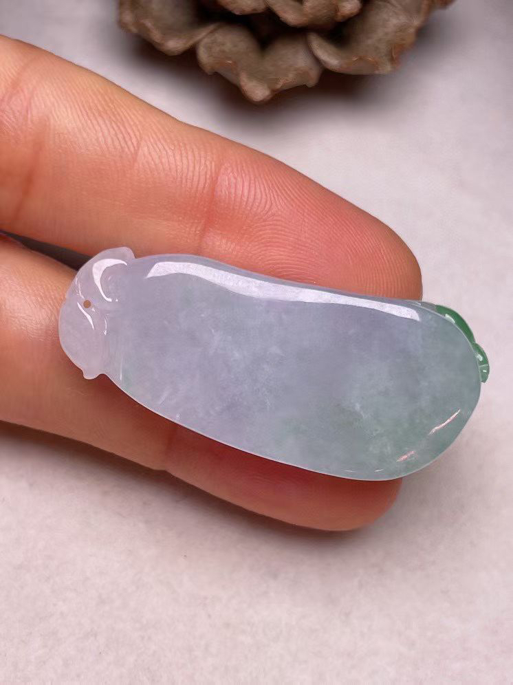 冰糯种飘绿【福瓜吊坠】吊坠，种水好，玉质细腻 ，卖相好‘