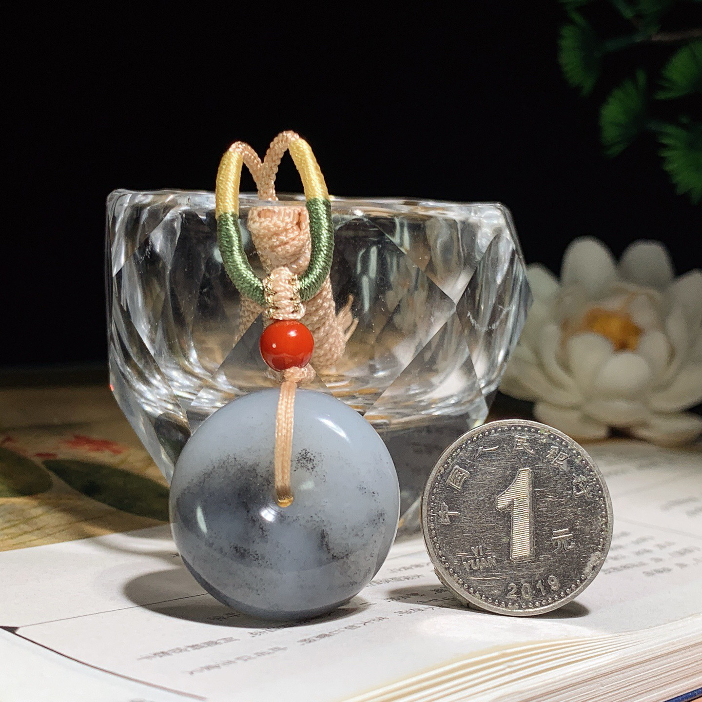 新疆和田玉籽料平安扣挂件 尺寸26/14重18.8克 玉质细腻油润 底色纯净 脂粉好，品质好。lt260330