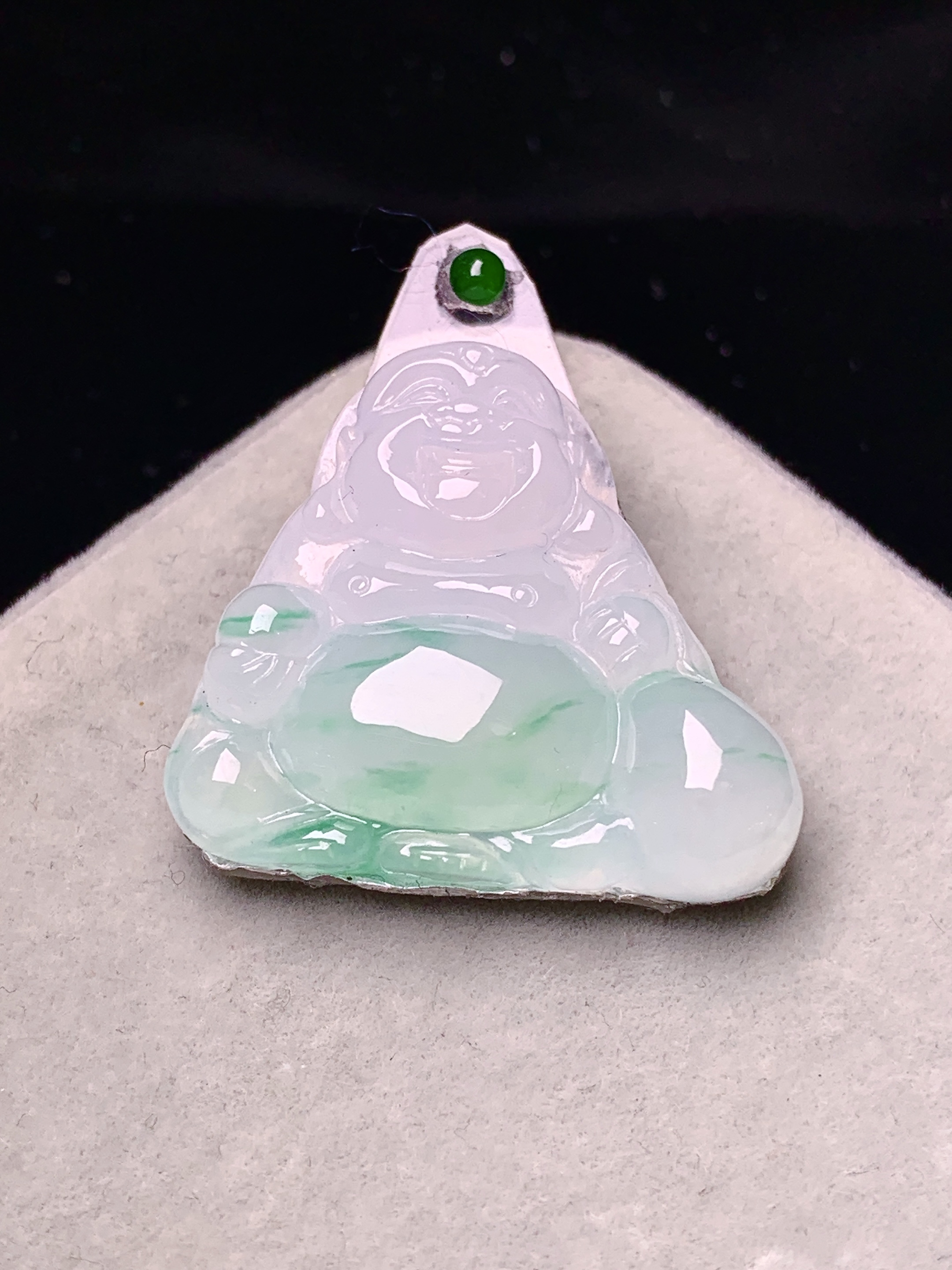 镶嵌款 飘绿佛公吊坠 玉质细腻 色泽艳丽清新 水润亮眼 整体尺寸24.2*26.5*5.8*2x