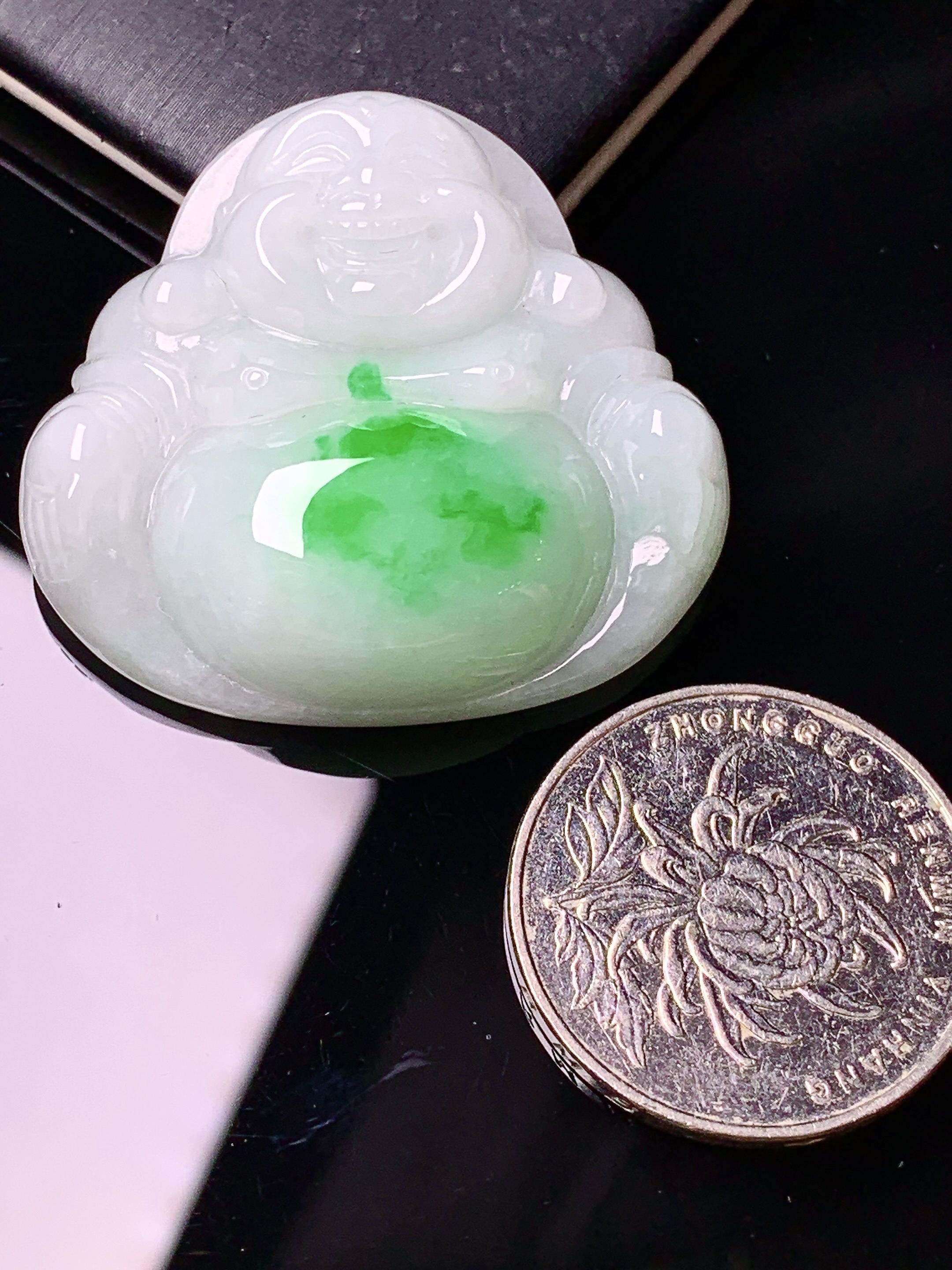 飘绿佛公吊坠 玉质细腻 色泽艳丽清新 水润亮眼 整体尺寸35.6*38.5*10L2