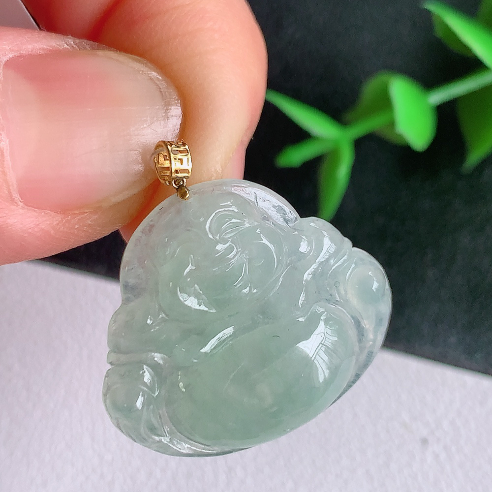 18k金扣冰润佛公挂件 玉质细腻  精雕弥勒佛，笑佛福耳垂肩，面相喜庆，开怀大笑，憨态可掬。惟妙惟肖，寓意福禄双全，吉祥美满，笑口常开 W49.28 尺寸：22.3-25.3-4.8mm