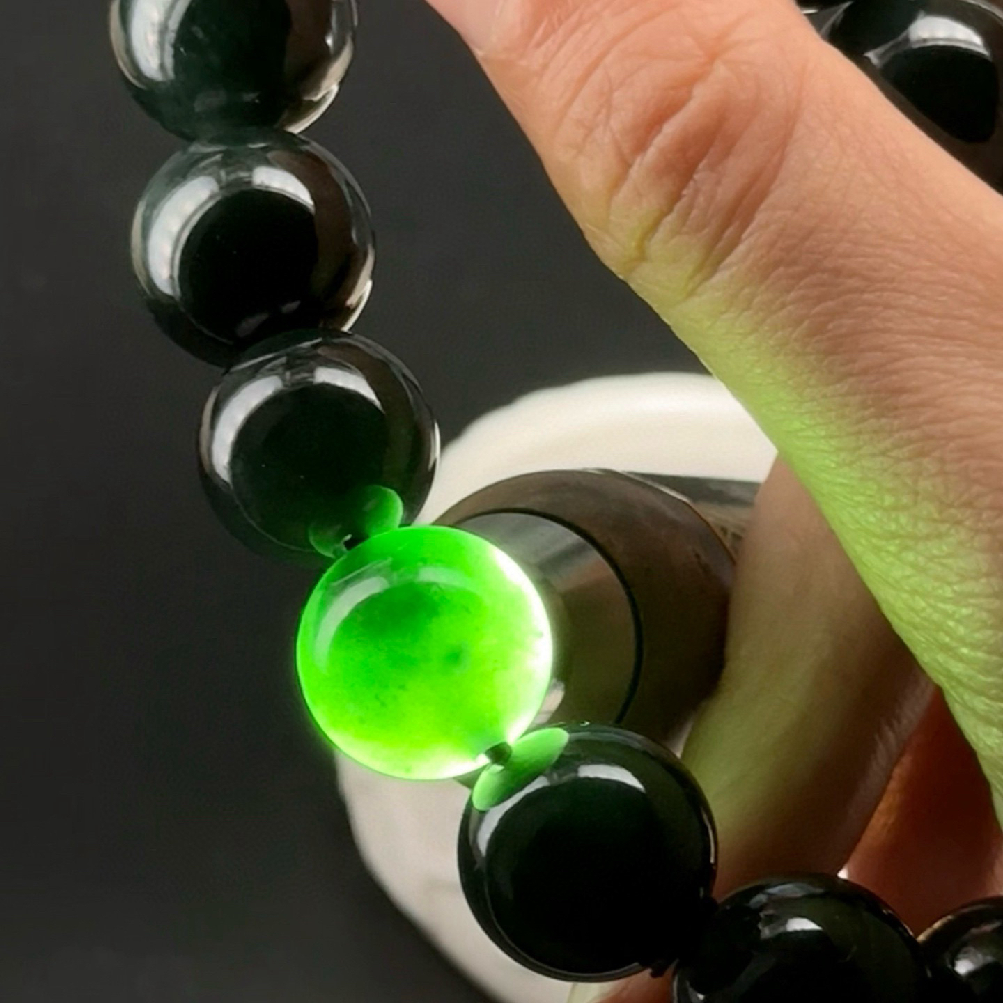 精品墨翠大尺寸手串 种好色正 黑度够用 打灯通透 油性十足 尺寸15