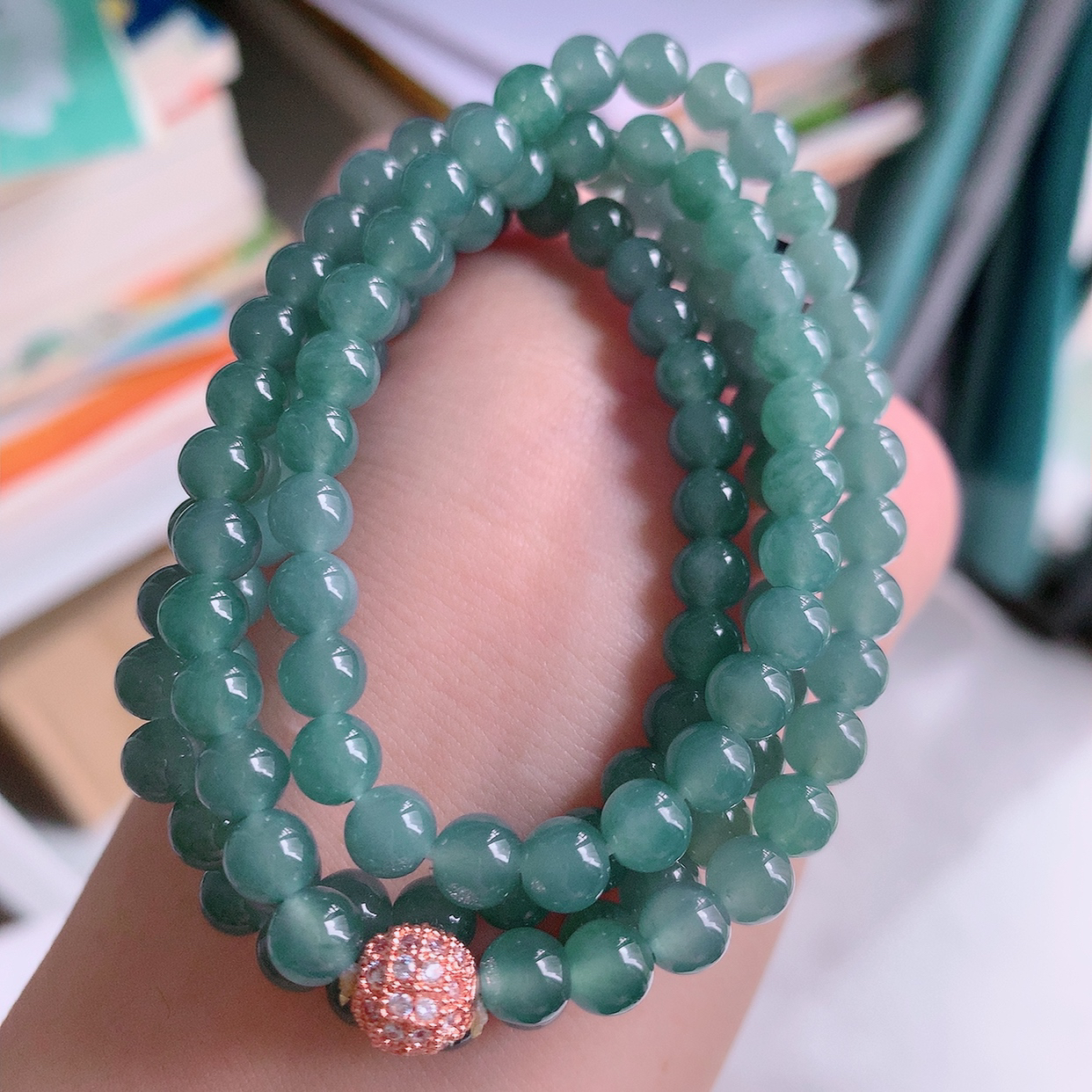 自然光实拍，冰种翡翠圆珠项链   翡翠珠链 （装饰扣）玉质细腻  冰清玉润  颜色漂亮  #001.1取一尺寸5.8mm