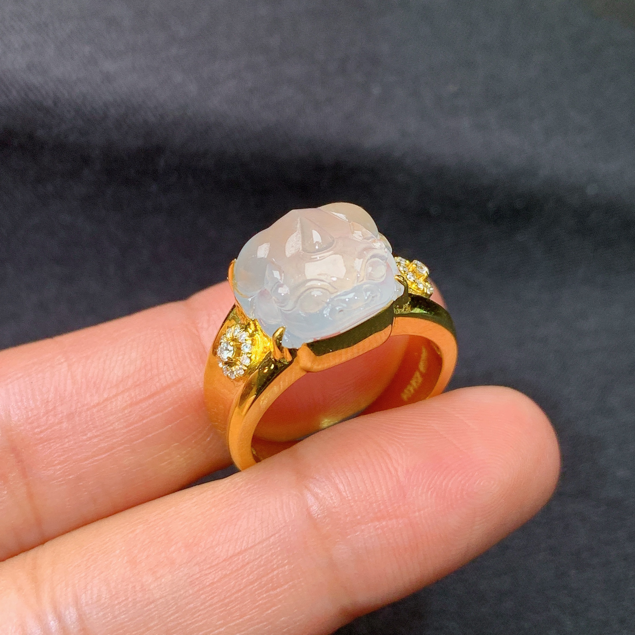 18k金钻镶嵌冰种貔貅戒指 玉质细腻 色泽艳丽清新 水润亮眼 圈口15 裸石尺寸13*12.5*5.2m5