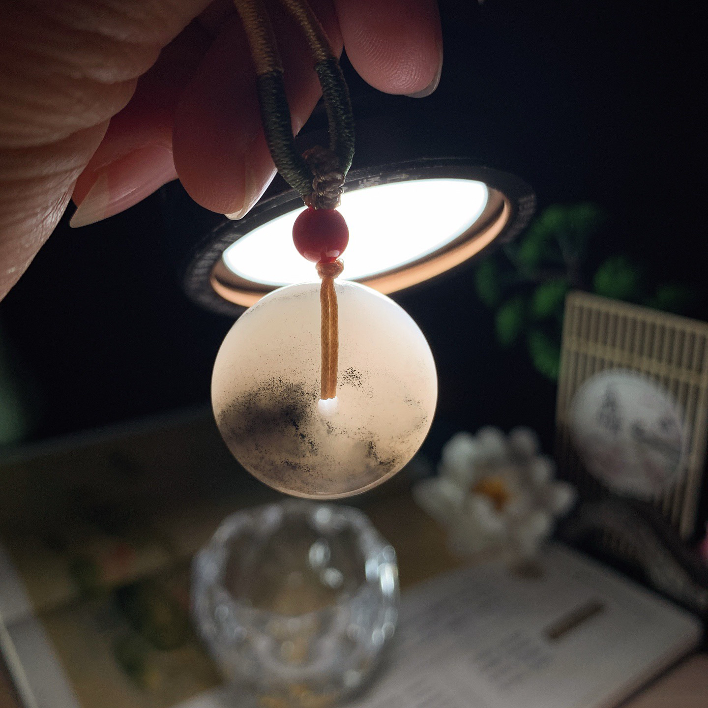 新疆和田玉籽料平安扣挂件 尺寸26/14重18.8克 玉质细腻油润 底色纯净 脂粉好，品质好。lt260330