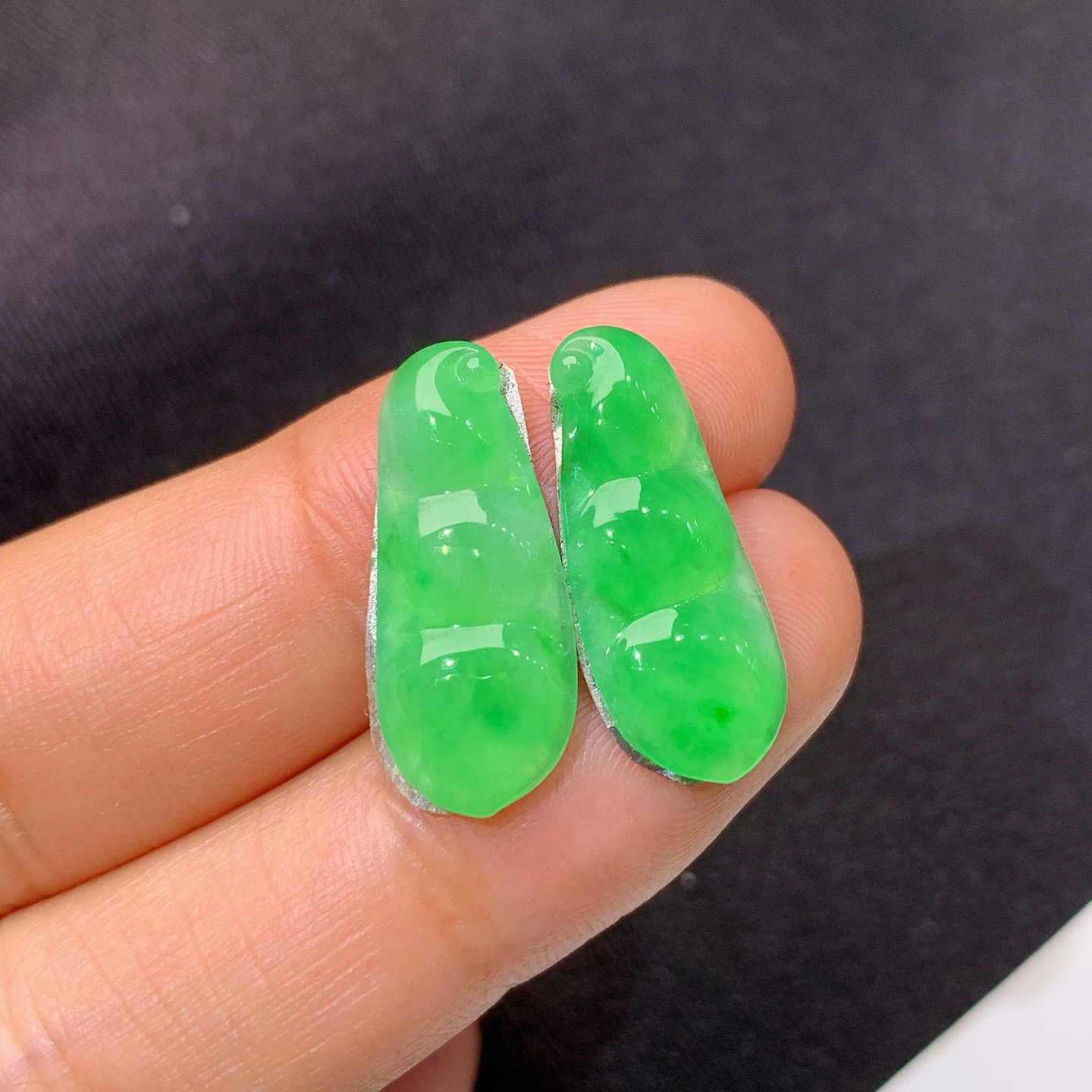 冰阳绿福豆一对，镶嵌佳品，冰润色阳，种水足，Ht 尺寸20.4*8.1*2.2