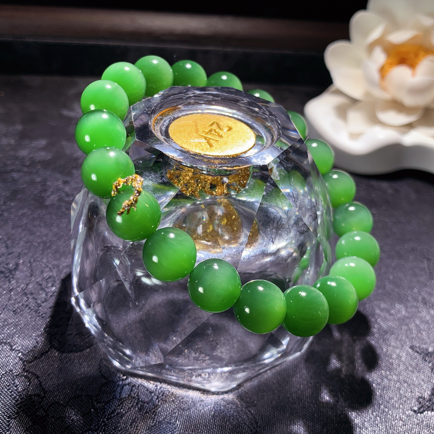 和田玉阳绿猫眼俄罗斯碧玉手串 单颗尺寸9！玉质细腻油润 底色纯净 脂粉好，品质好！lt260330