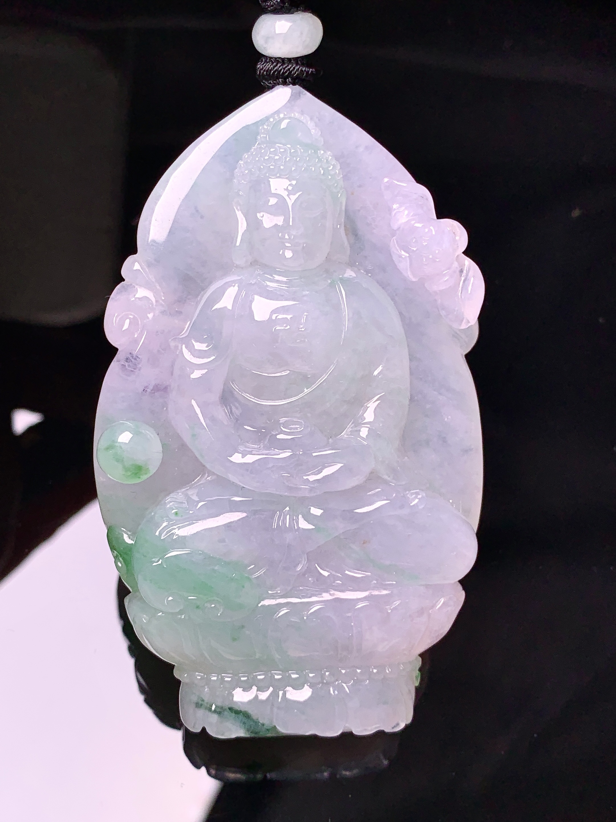 飘绿观音吊坠 玉质细腻 色泽艳丽清新 水润亮眼 整体尺寸66*40.5*12.2L1