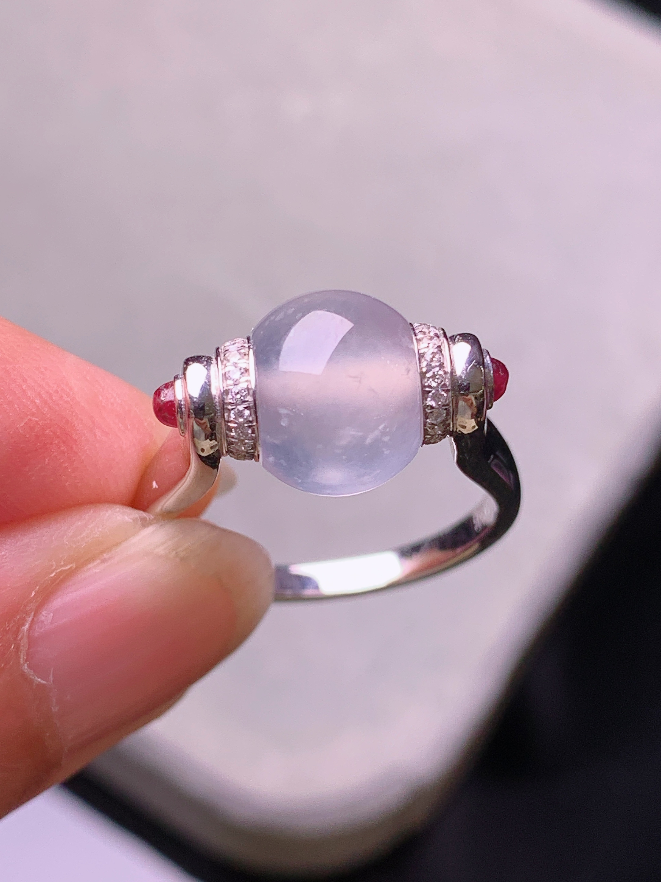 18k金钻镶嵌冰种算盘珠戒指 玉质细腻 色泽艳丽清新 水润亮眼 圈口14 裸石尺寸9.2*9.2*6.8