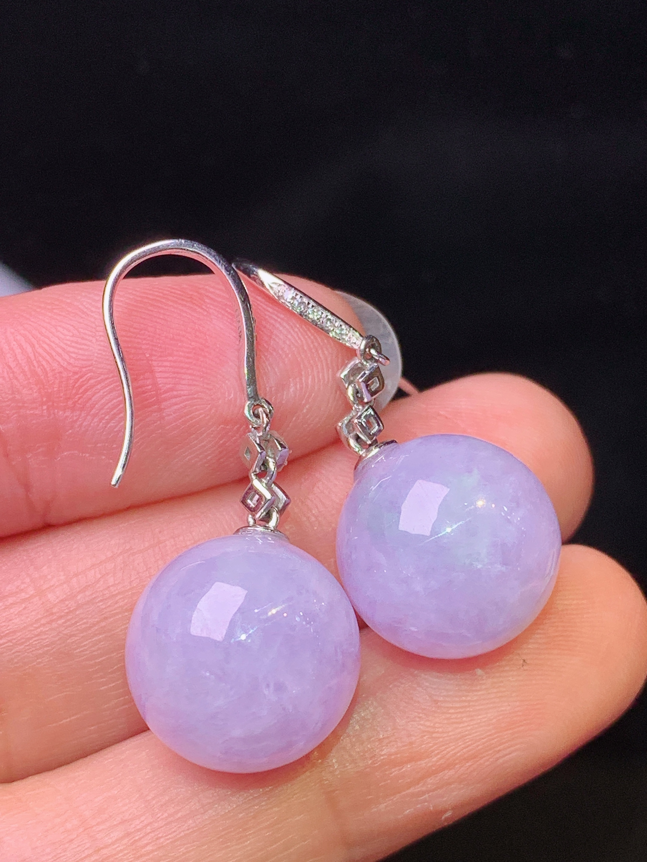 18k金钻镶嵌紫罗兰圆珠耳坠 玉质细腻 色泽艳丽清新 水润亮眼 整体尺寸33.8*13.6L2