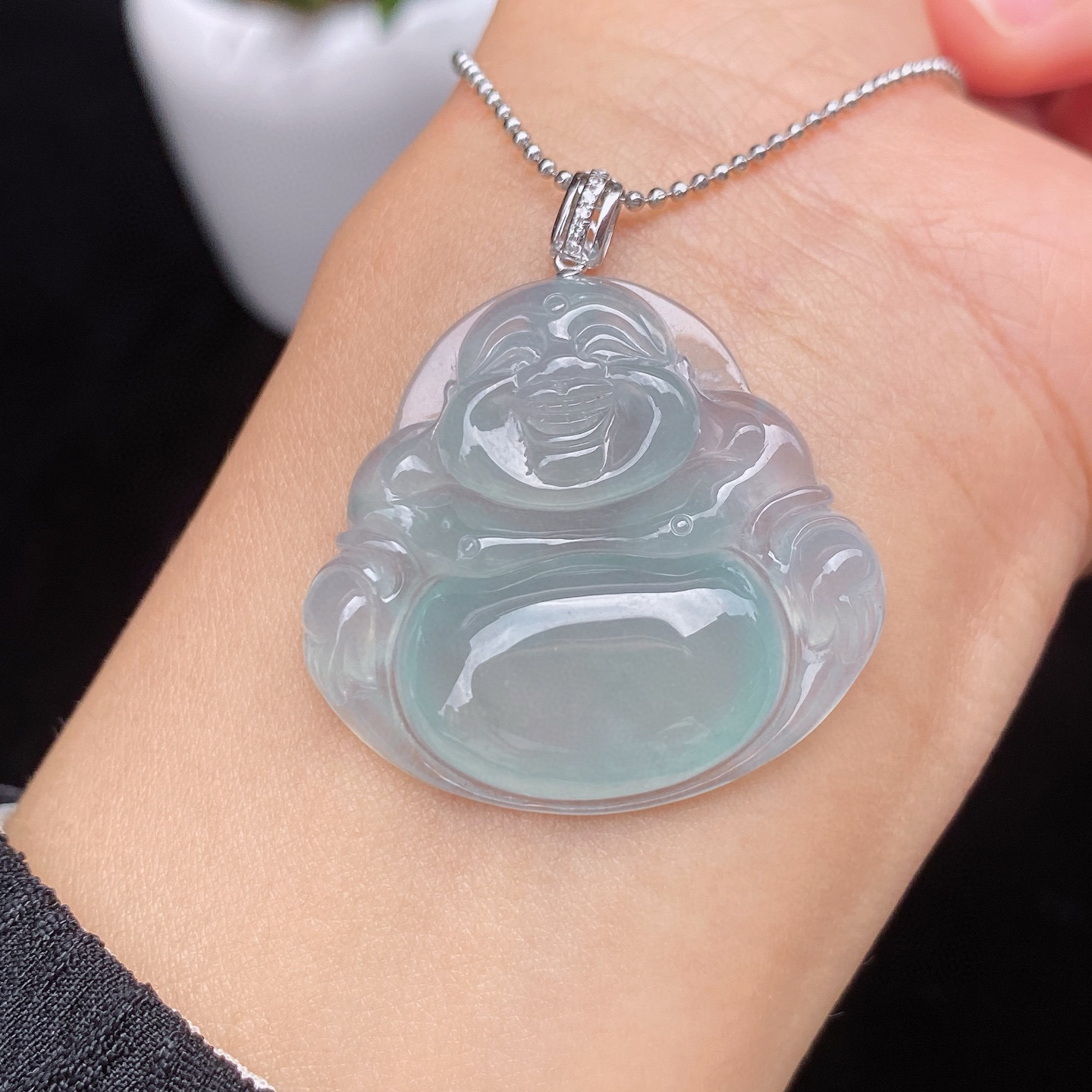 冰种佛公 
冰透种好，饱满厚装
18k金扣，高性价比
尺寸如图一  实物更美～