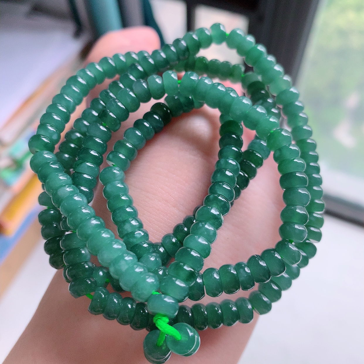 自然光实拍，冰润满色翡翠项链   翡翠珠链 玉质细腻  冰清玉润  颜色漂亮  #001.1取一尺寸6mm