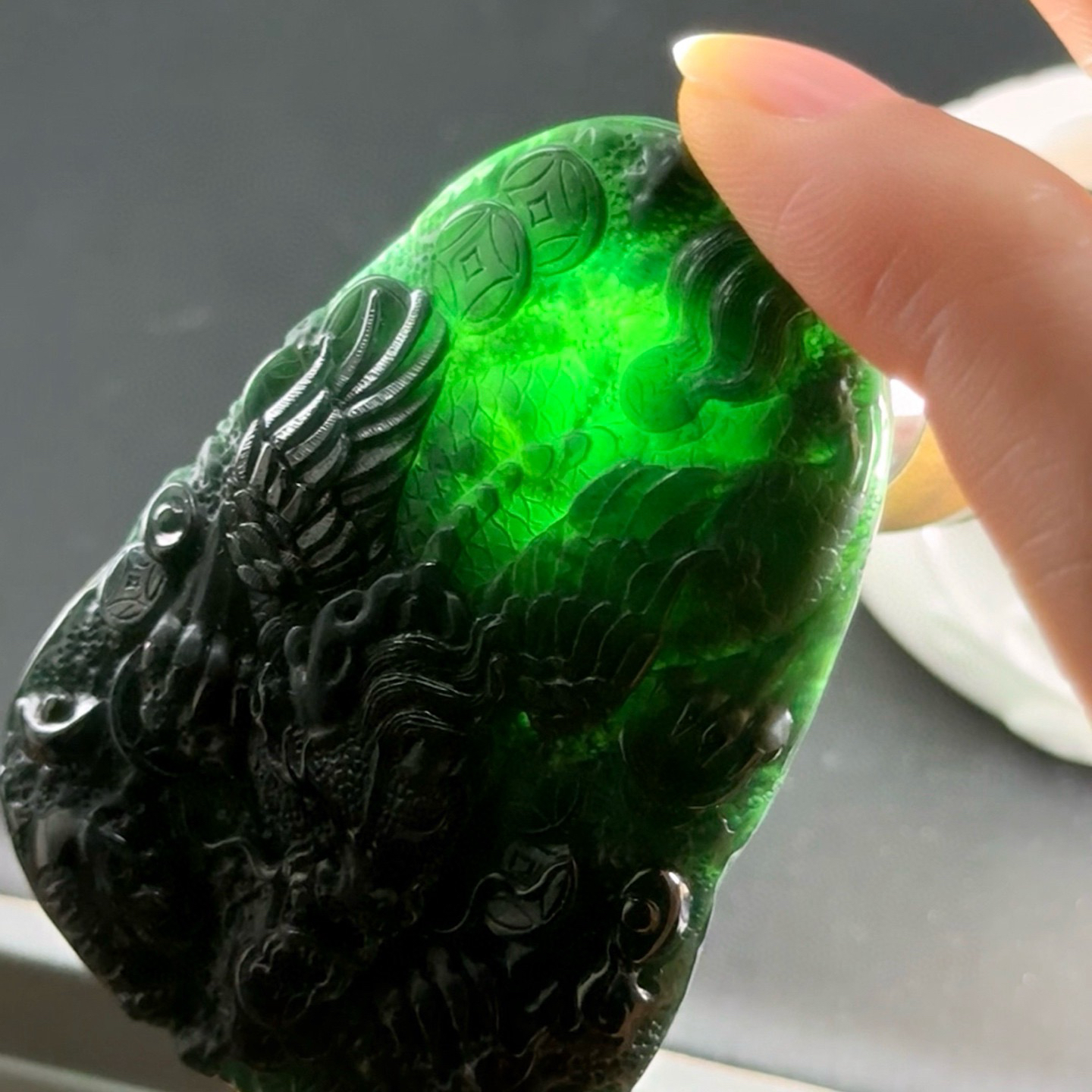 精品墨翠飞龙在天 种好色正 黑度好 打灯通透 油性十足 尺寸66