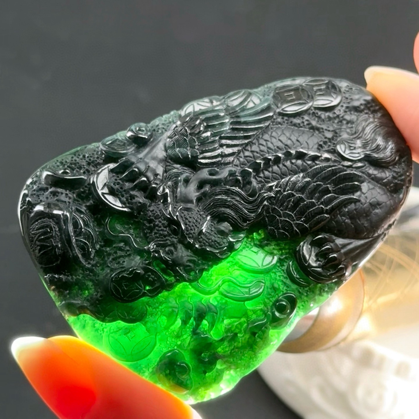 精品墨翠飞龙在天 种好色正 黑度好 打灯通透 油性十足 尺寸66