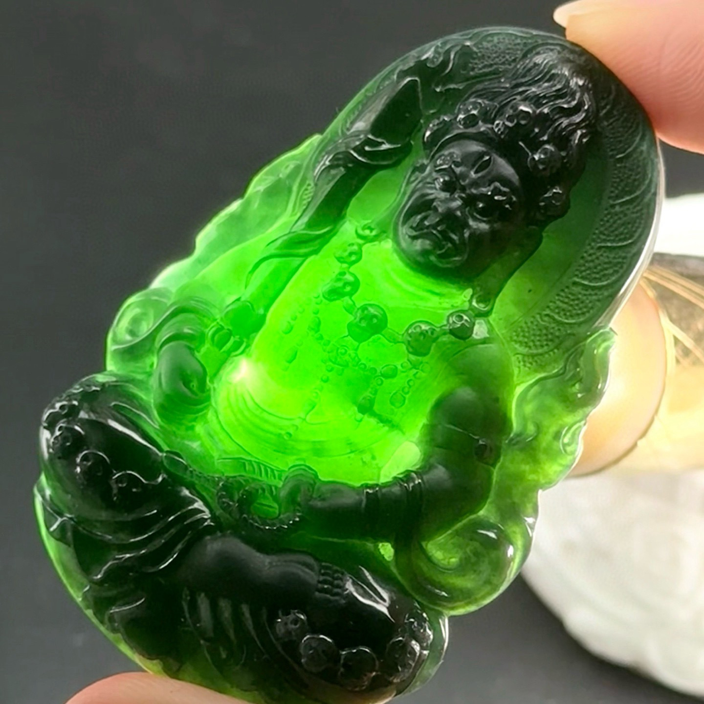 精品墨翠不动明王 种好色正 黑度好 打灯通透 油性十足 尺寸60.2