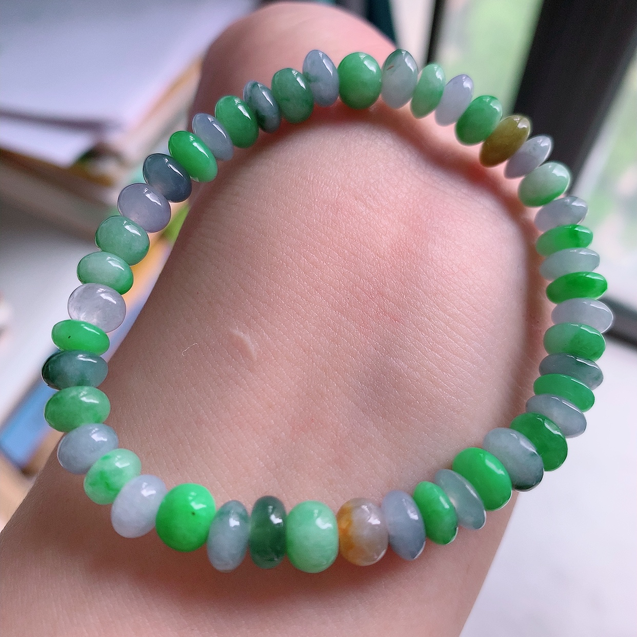 自然光实拍，冰润多宝翡翠手链，多彩翡翠手串，颜色丰富，料子细腻，高档大气，自戴送礼佳品！#001.1取一尺寸7.2mm