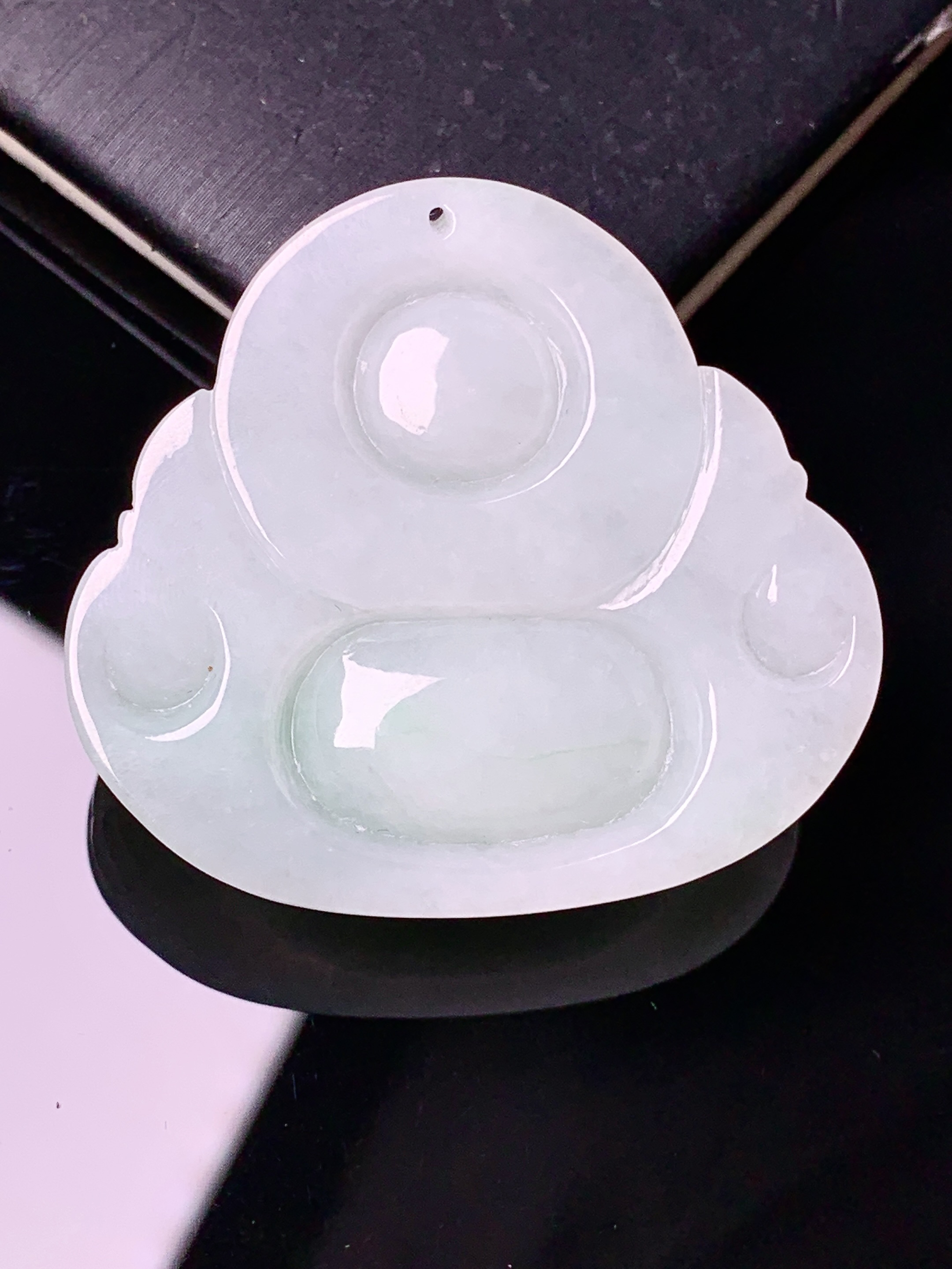 飘绿佛公吊坠 玉质细腻 色泽艳丽清新 水润亮眼 整体尺寸35.6*38.5*10L2