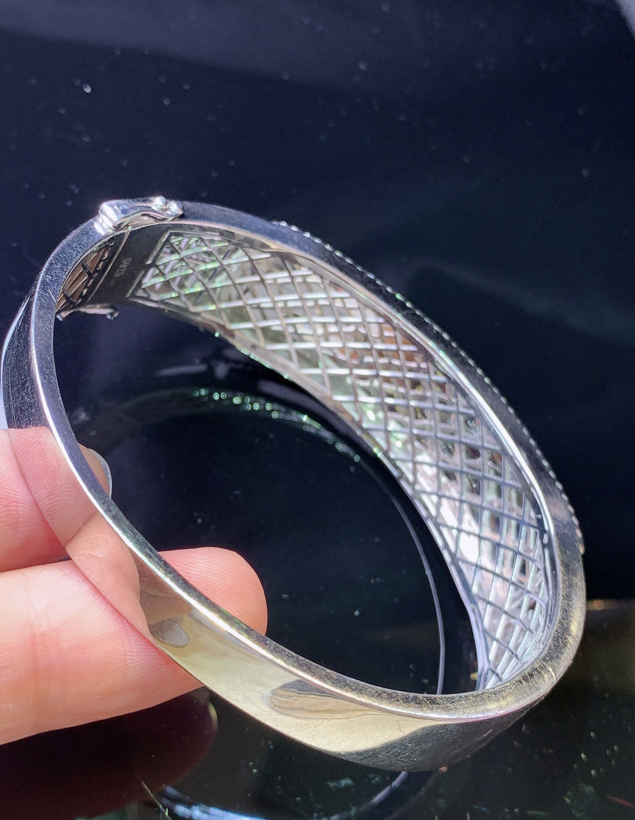 925银镶嵌飘绿弯条手镯 玉质细腻 色泽艳丽清新 圈口60 水润亮眼 裸石尺寸52.8*12.2*2w1