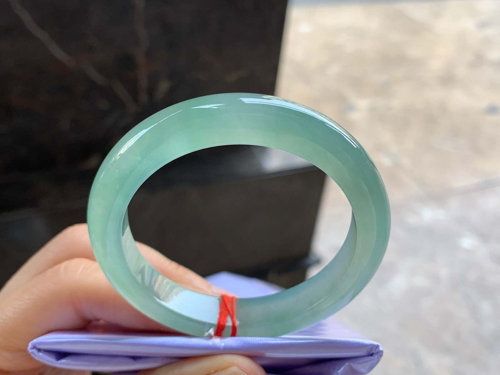 50-10-8.1

冰种晴绿手镯^_^底色浓郁漂亮