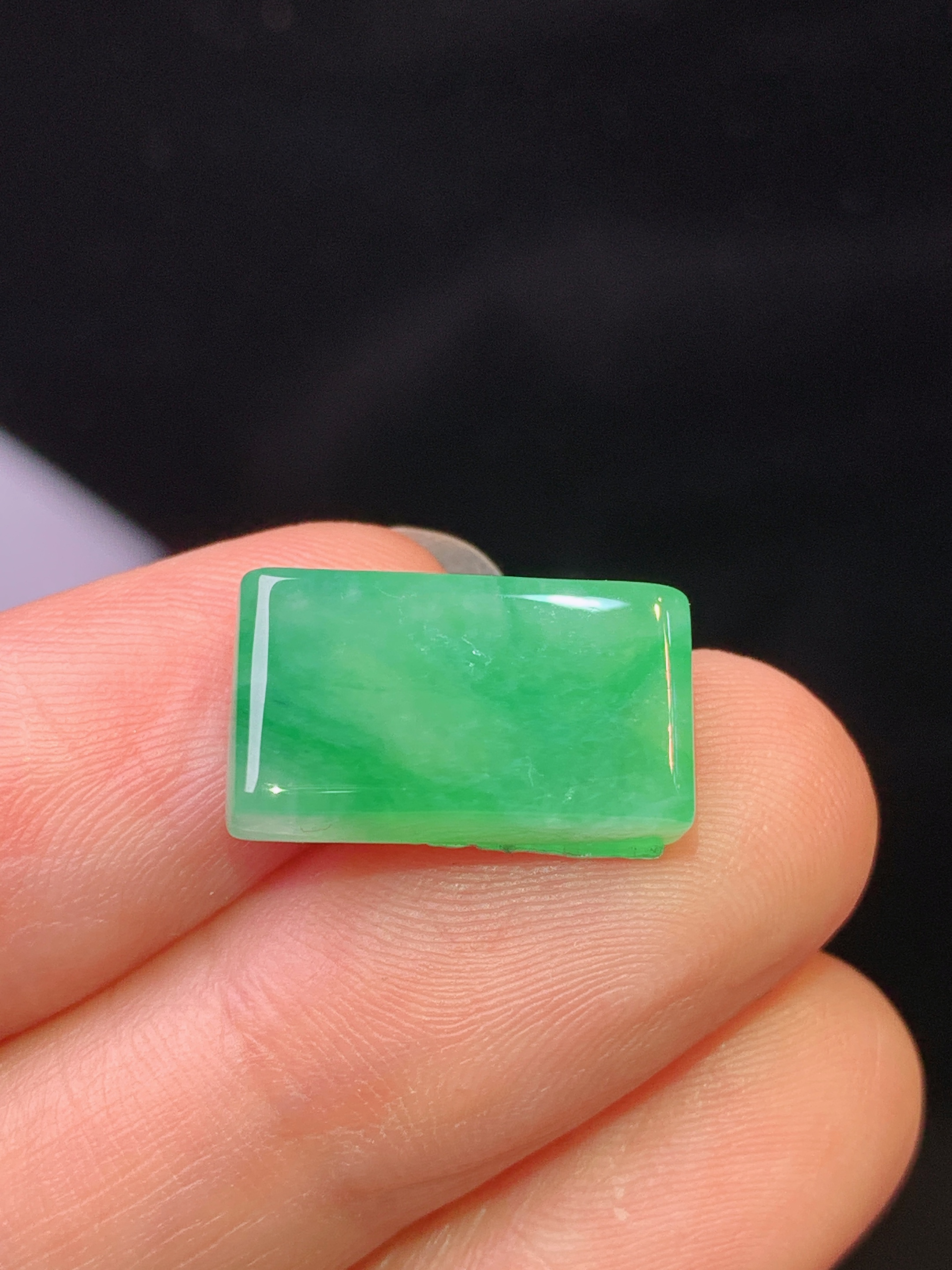 镶嵌款 翠绿无事牌 玉质细腻 色泽艳丽清新 水润亮眼 整体尺寸16*8.8*4.5L2