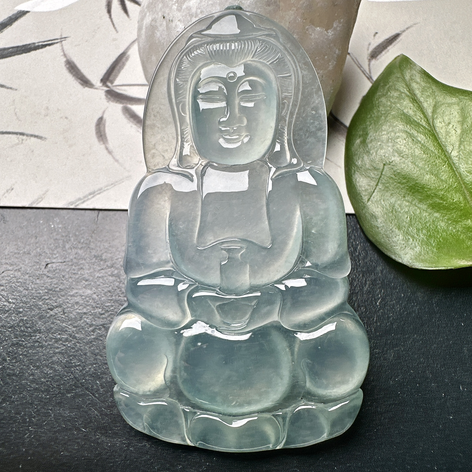 【冰种正装观音】质地细腻，通透度上佳，冰感十足，适合佩戴，收藏品质