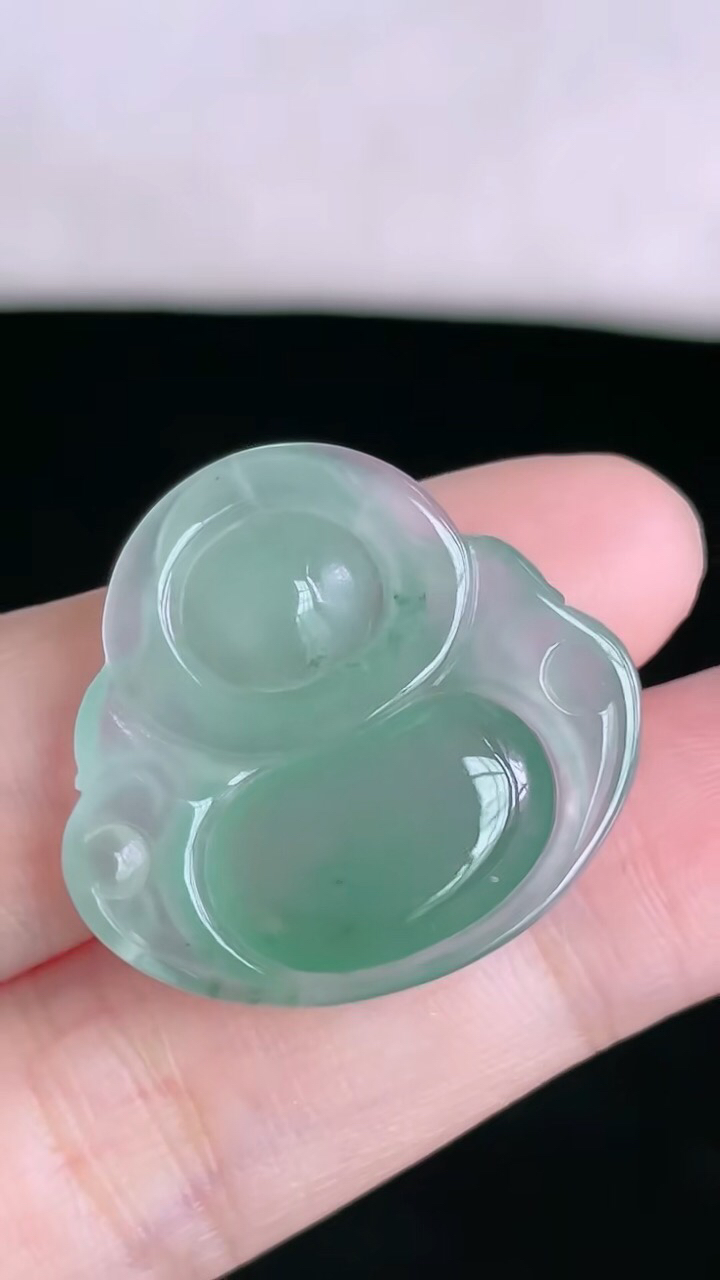 【翡翠名称】老坑种冰绿飘花佛公翡翠吊坠
【翡翠尺寸】24.8/26.8/5mm
【翡翠描述】宝贝种老水足，玉质细腻，色泽靓丽，性价比高，佩戴效果好！
【其它赠送】权威证书/精美挂绳盒子/支持全国复检