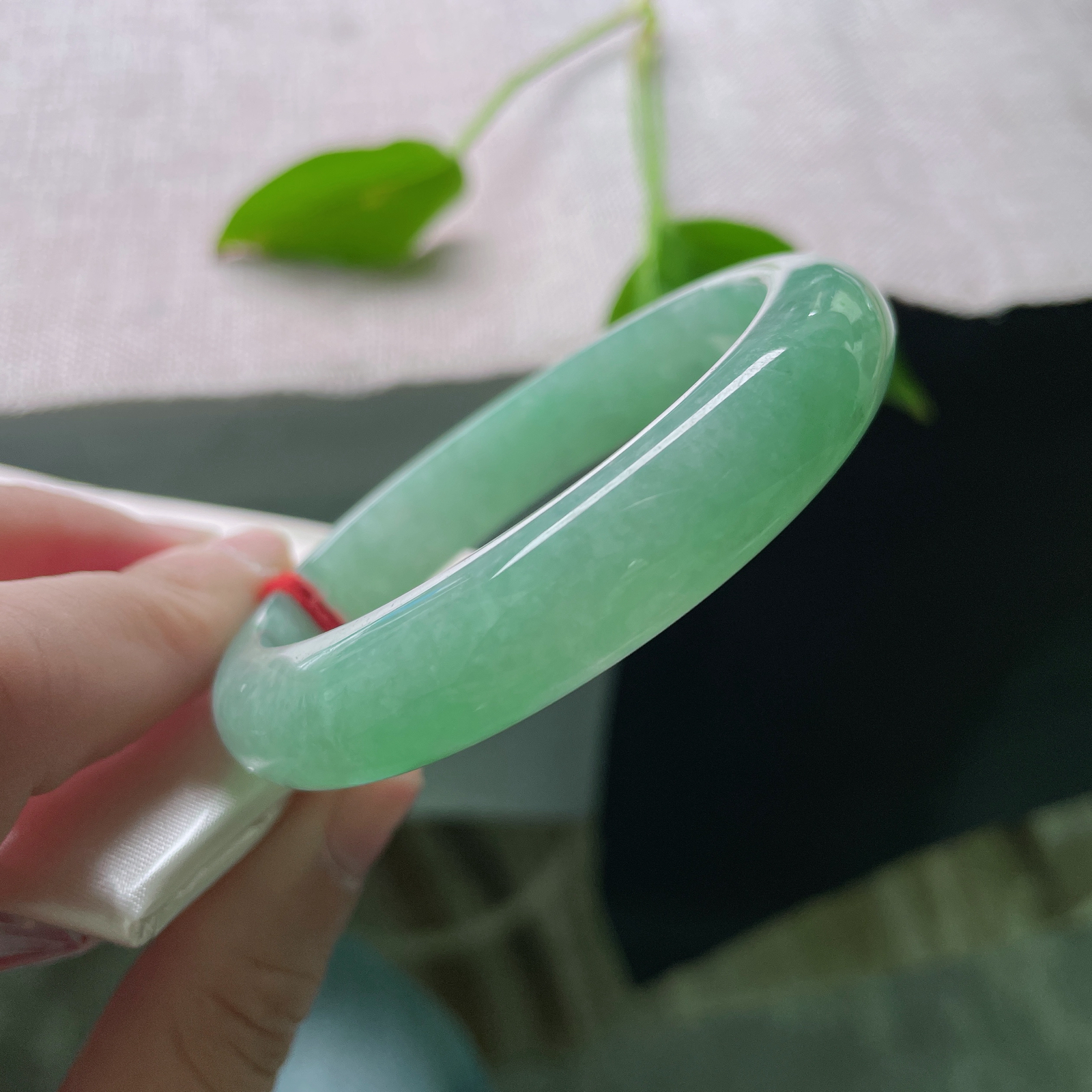 尺寸：55.9/12.1/8.4，绿底正圈，满绿贵气，充满青春的气息，活力四射。