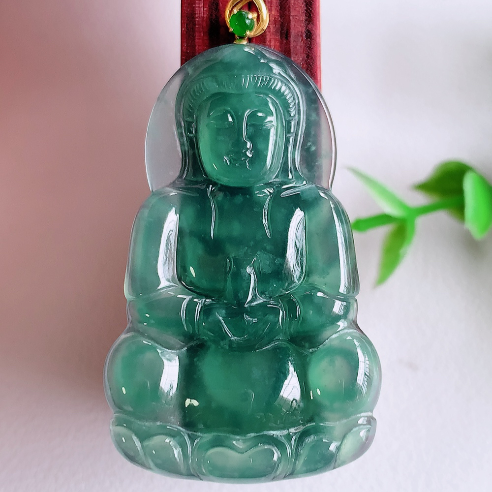 18k金扣冰润精雕观音吊坠，法相端庄大气，工艺精湛，种色浓郁，细腻饱满冰润，种老水足，收藏佳品，佩戴大气  W01.28   尺寸：42.5-26-3.8mm