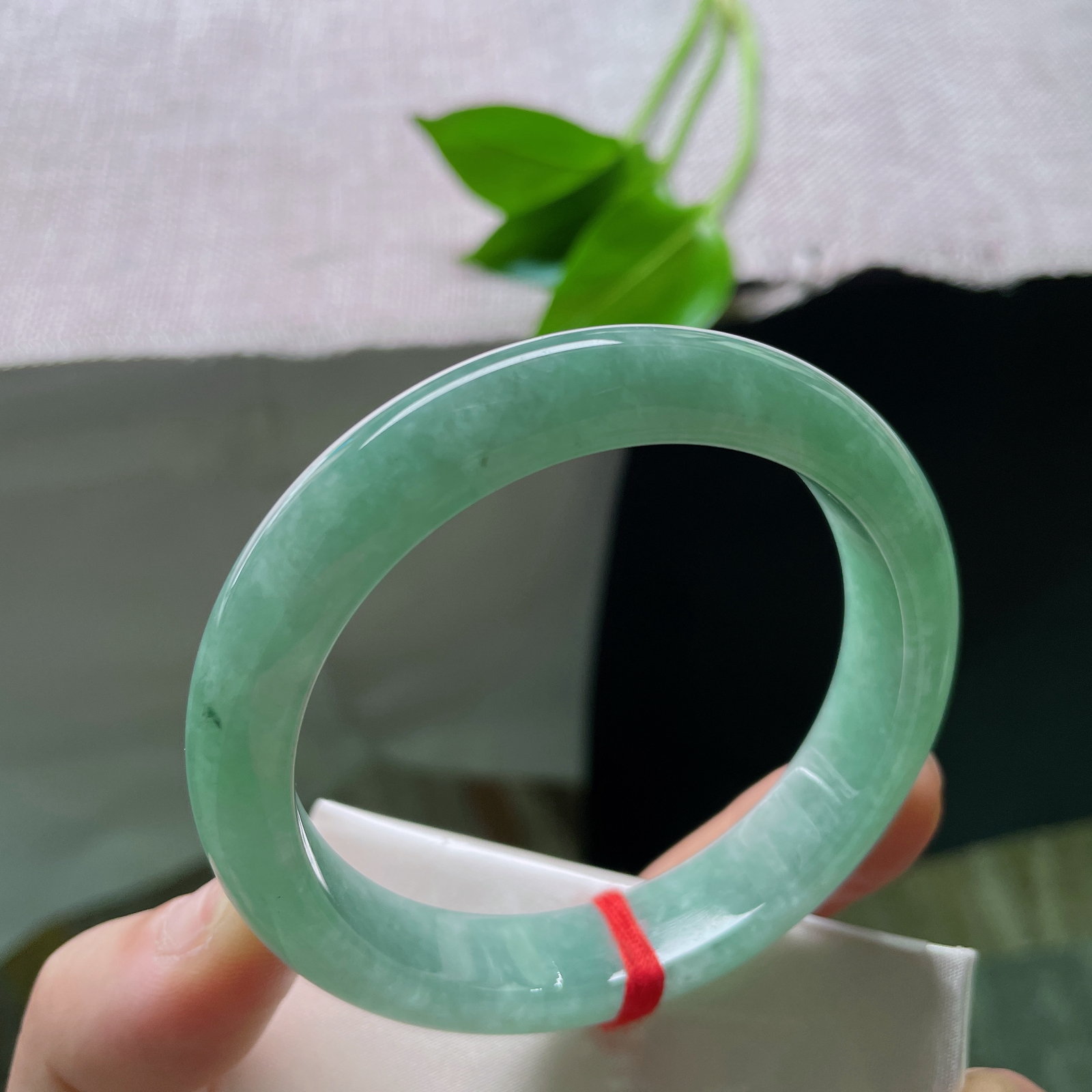 尺寸：55.8/11.7/7.9，绿底，水润，细腻，优雅，甜美，大气。