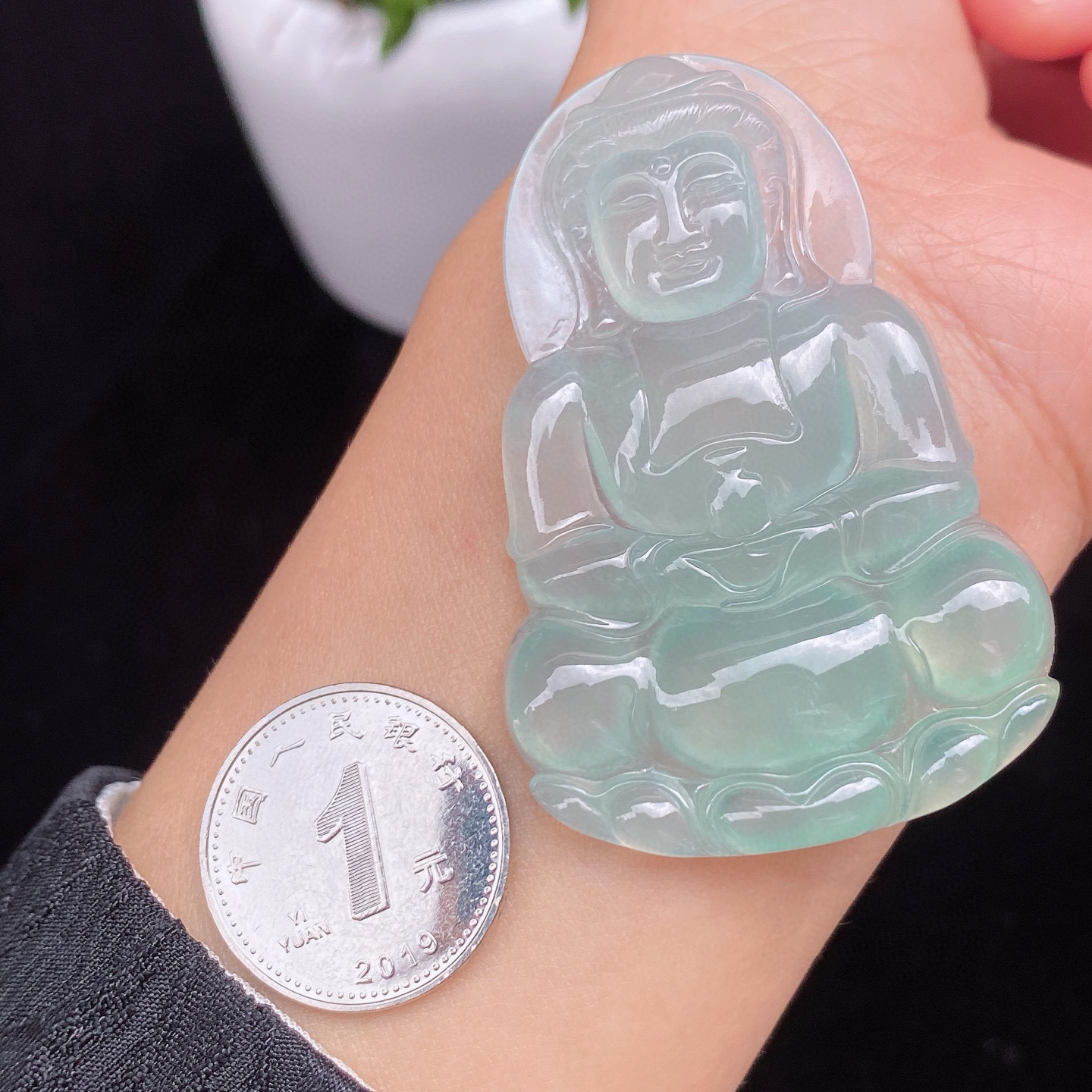 冰种观音 
冰透种好，淡淡晴底色
饱满厚装，雕工精细
尺寸如图一  实物更美～