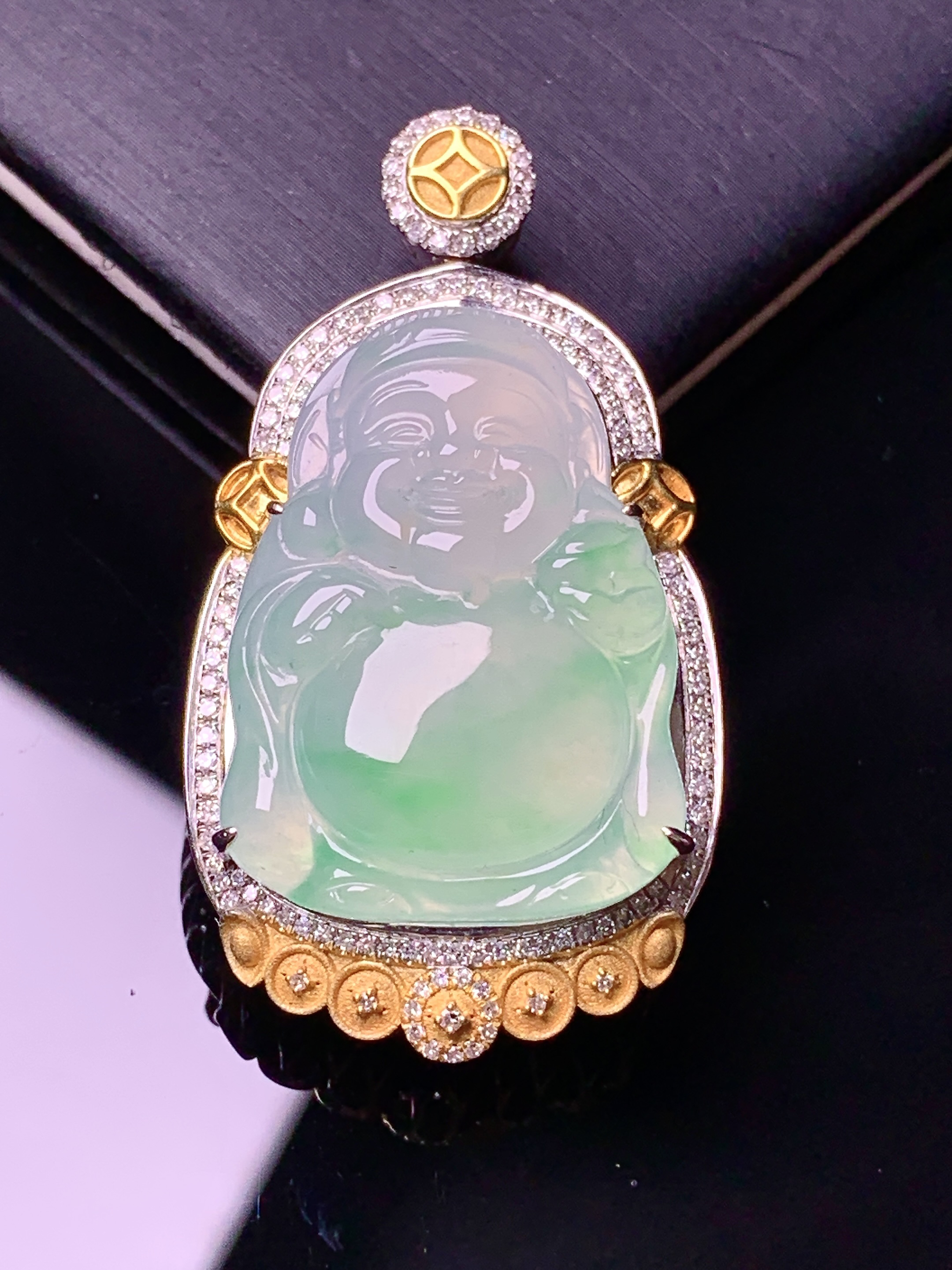 18k金钻镶嵌飘绿财神爷吊坠 玉质细腻 色泽艳丽清新 水润亮眼 整体尺寸43*23.2*12.5g2