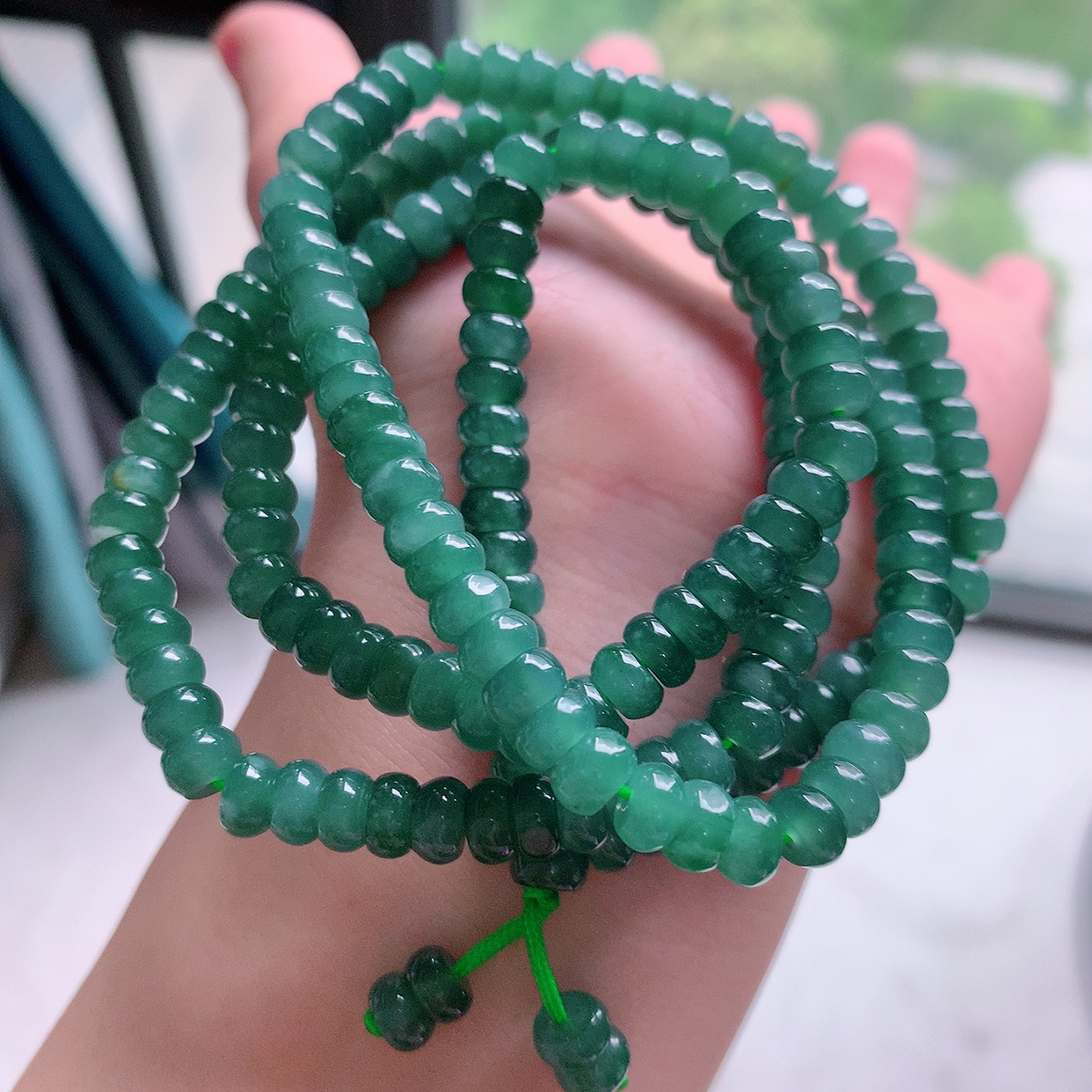 自然光实拍，冰润满色翡翠项链   翡翠珠链 玉质细腻  冰清玉润  颜色漂亮  #001.1取一尺寸6mm