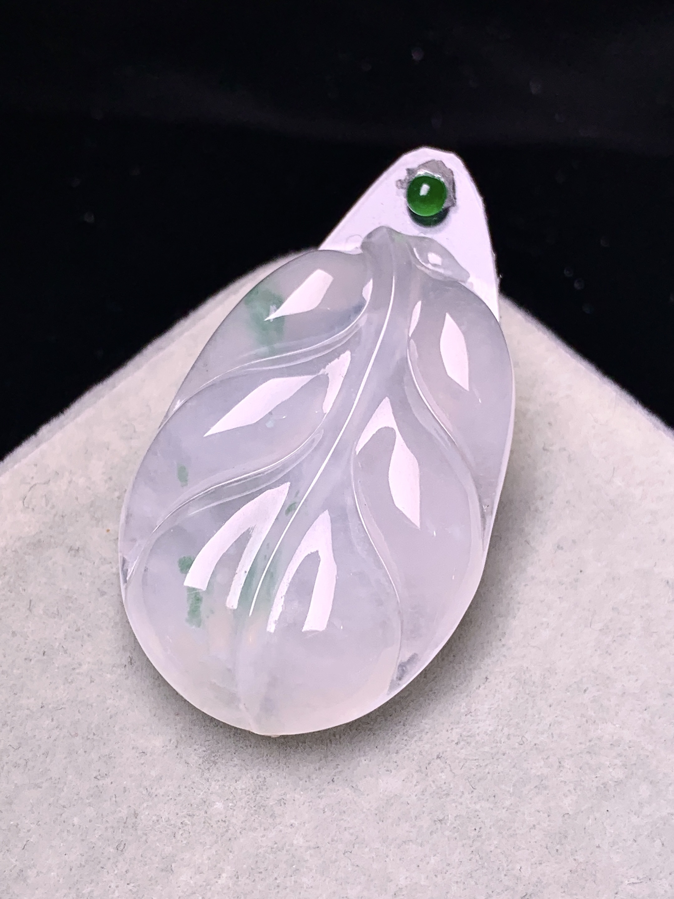 镶嵌款 飘绿树叶玉质细腻 色泽艳丽清新 水润亮眼 整体尺寸32*21.3*4.5*2x