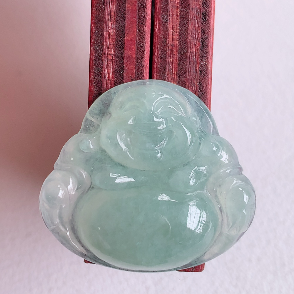冰润佛公挂件 玉质细腻  精雕弥勒佛，笑佛福耳垂肩，面相喜庆，开怀大笑，憨态可掬。惟妙惟肖，寓意福禄双全，吉祥美满，笑口常开 W57.28 尺寸：22.3-25-5.5mm