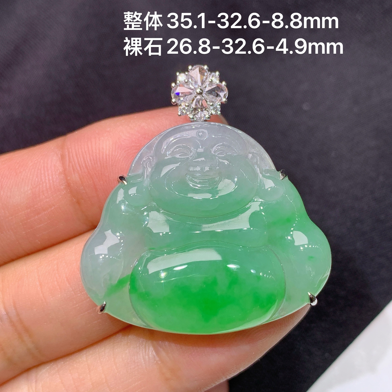冰飘绿笑佛吊坠，18k金镶嵌，冰润色阳，品相好，种水足，Dd 尺寸35.1*32.6*8.8