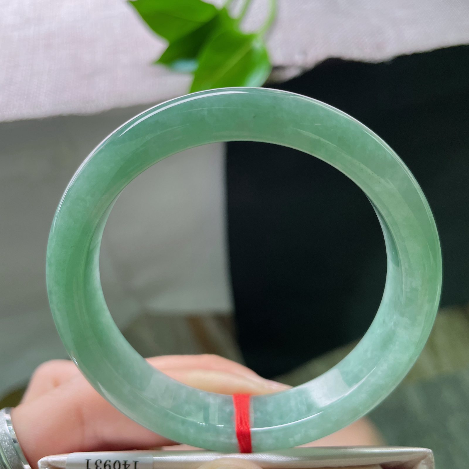 尺寸：55.8/11.7/7.9，绿底，水润，细腻，优雅，甜美，大气。