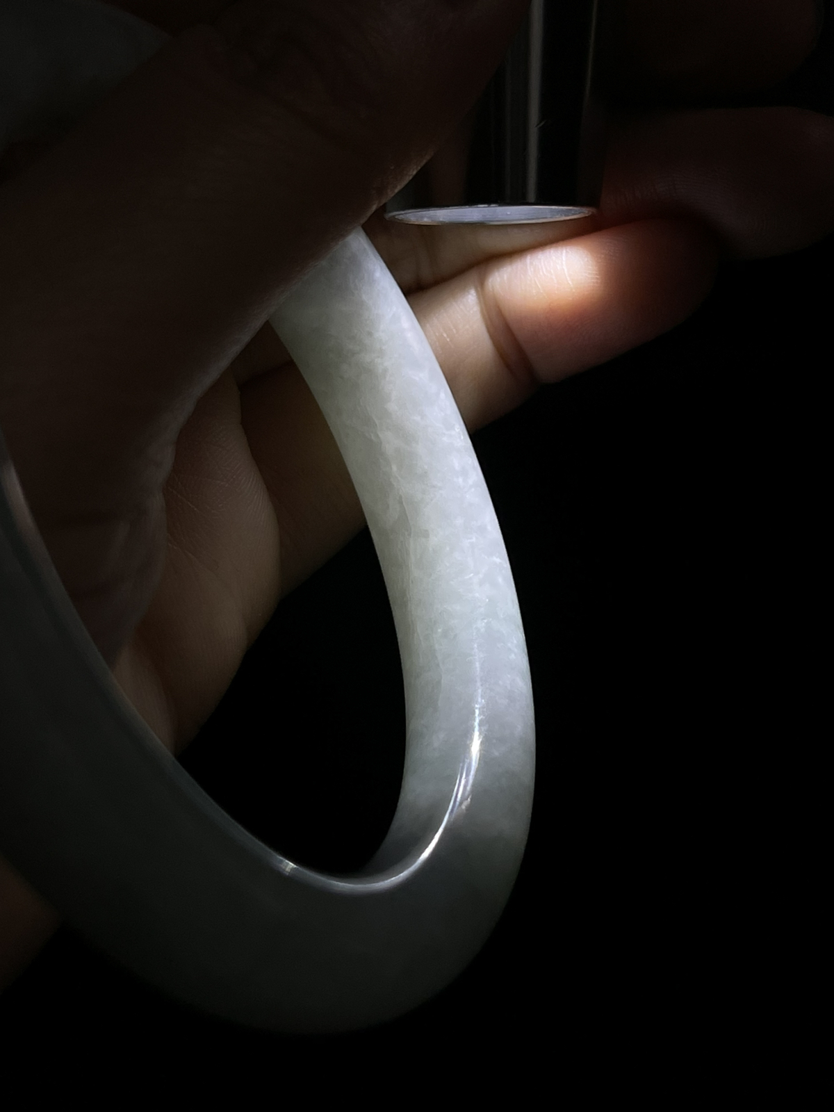 圆镯54圈口，翡翠糯化种白色手镯