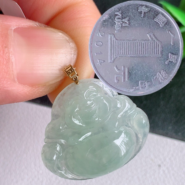 18k金扣冰润佛公挂件 玉质细腻  精雕弥勒佛，笑佛福耳垂肩，面相喜庆，开怀大笑，憨态可掬。惟妙惟肖，寓意福禄双全，吉祥美满，笑口常开 W49.28 尺寸：22.3-25.3-4.8mm