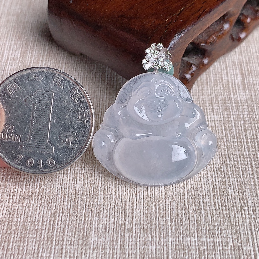 天然A货翡翠18K金镶嵌白冰白月光佛公吊坠 
尺寸33.6-26.5-29.5-5.6mm 重量7.00g 0331