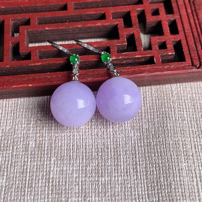 天然A货翡翠18K金镶嵌紫罗兰圆珠转运珠耳坠 
尺寸12-12mm 重量7.36g 0331