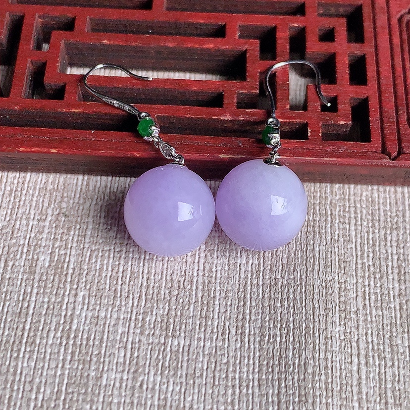 天然A货翡翠18K金镶嵌紫罗兰圆珠转运珠耳坠 
尺寸12-12mm 重量7.36g 0331