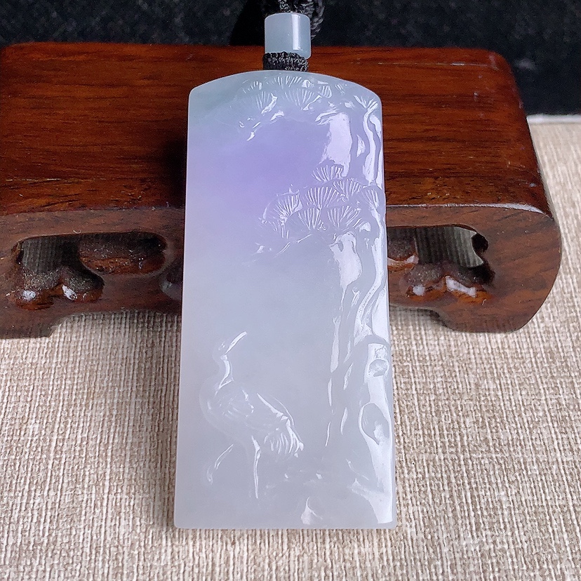 天然A货翡翠紫罗兰仙鹤吊坠  
尺寸59.2-27.3-6mm 重量32.00g 0331