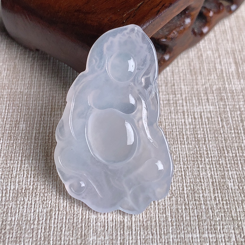 天然A货翡翠白冰白月光黄财神吊坠 
尺寸41.3-25.6-4.3mm 重量7.78g 0331