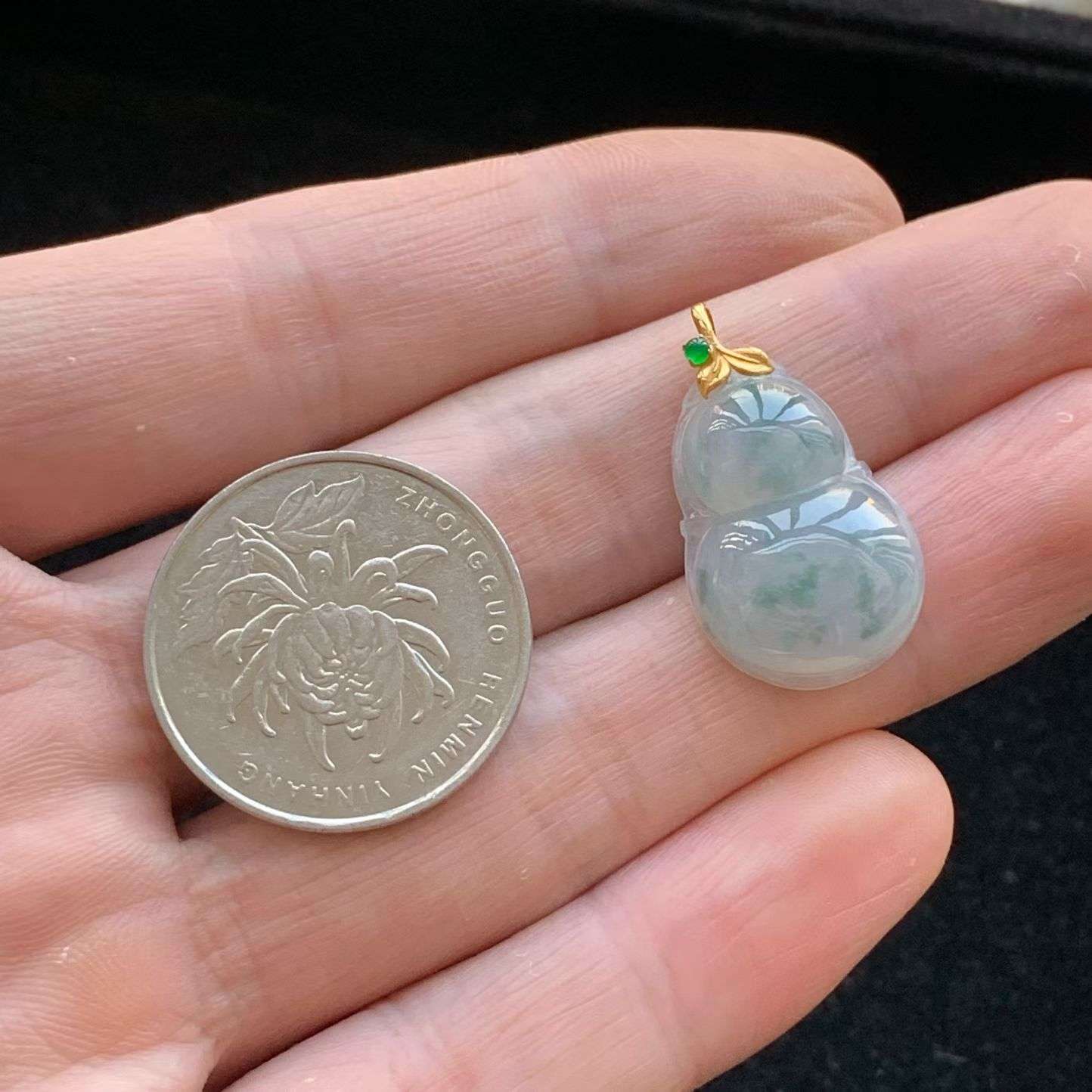 A货天然翡翠冰糯种18k飘花紫罗兰葫芦吊坠重量3.68
4月1日