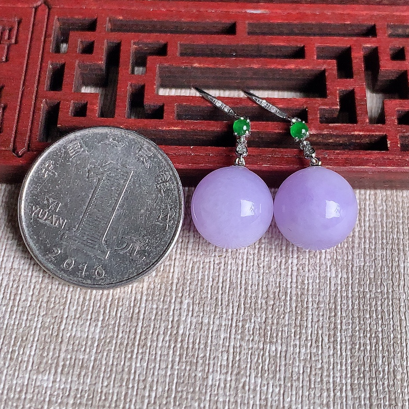 天然A货翡翠18K金镶嵌紫罗兰圆珠转运珠耳坠 
尺寸12-12mm 重量7.36g 0331