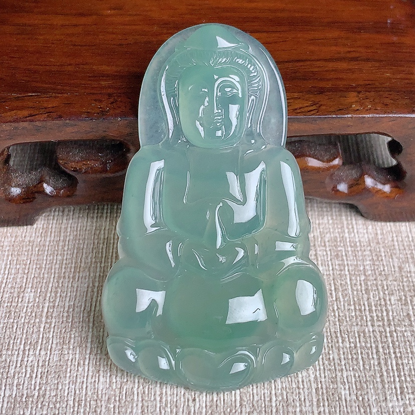 天然A货翡翠晴水正装观音吊坠 
尺寸56.8-34-5mm 重量16.04g 0331