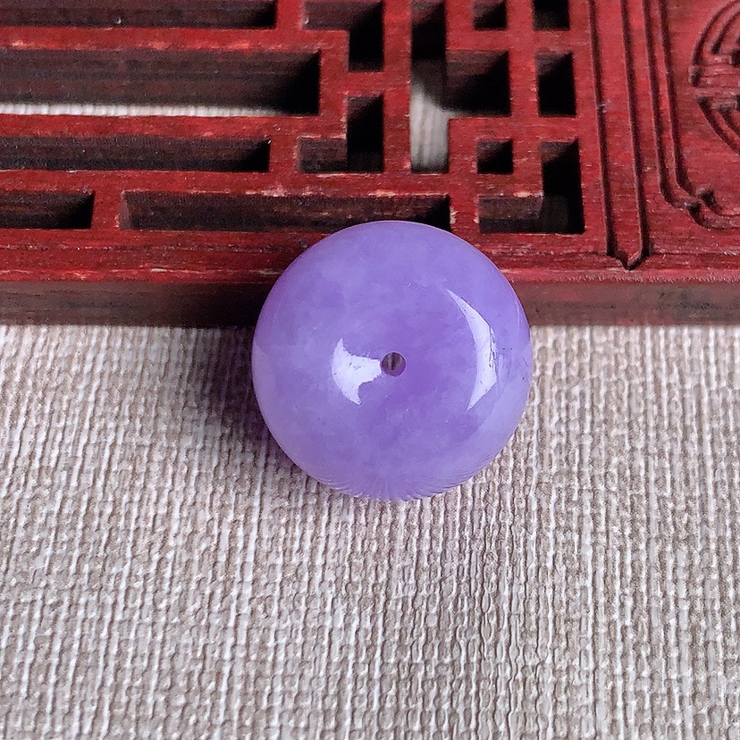 天然A货翡翠紫罗兰甜甜圈平安扣吊坠 
尺寸17.2-10.7mm 重量6.92g 0331