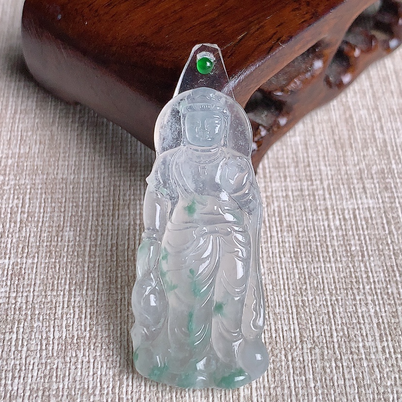 天然A货翡翠飘花观音镶嵌件 
尺寸40.5-18-4.2mm 重量6.45g 0331