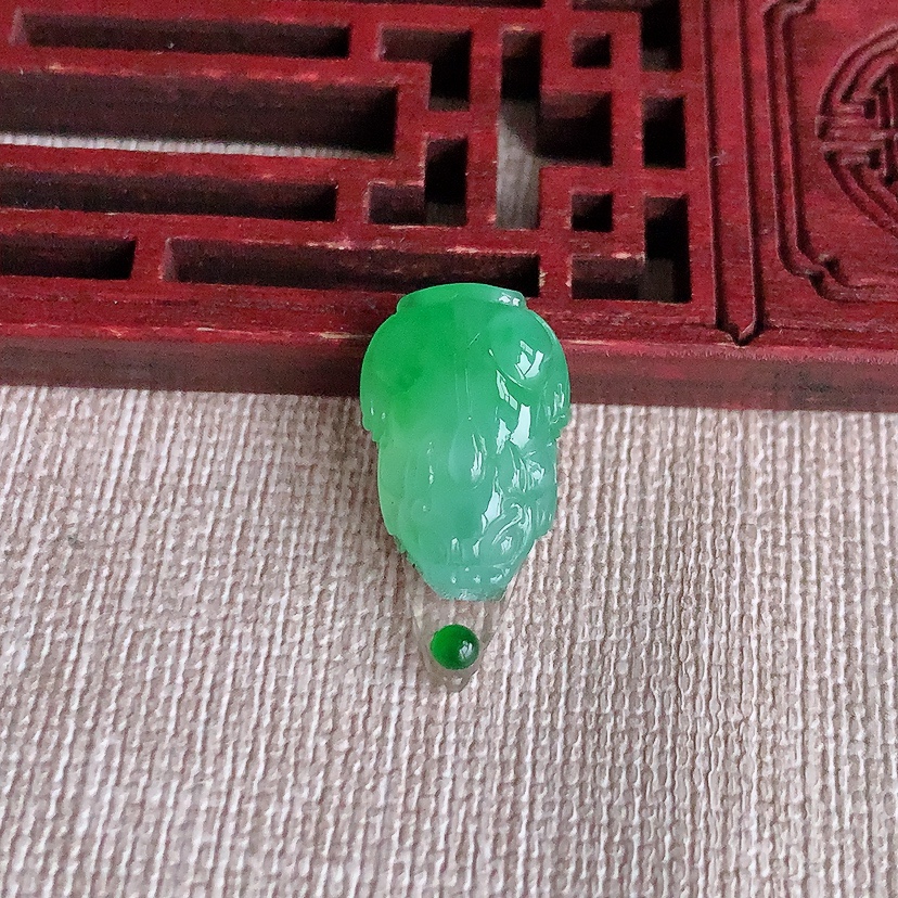 天然A货翡翠满绿招财貔貅镶嵌件 
尺寸16.8-11.6-6mm 重量2.33g 0331